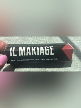 IL MAKIAGE Infinity Long-Wear Matte Lip Cream - Infinity Matte Royal 401